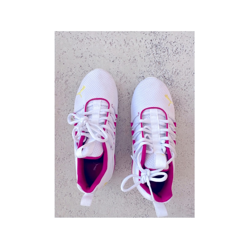 GIRLS' PUMA BIG KID AXELION MESH JR. SNEAKERS size 4.5 white pink yellow